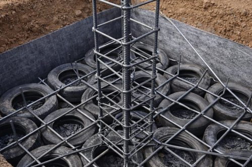 ฐานรากยางรถยนต์เก่า เกาะสมุย - นวัตกรรมก่อสร้างรักษ์โลกเพื่อความยั่งยืน