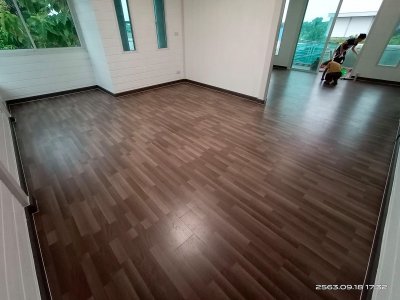 พื้นไม้ลามิเนตลีโอวูด หนา 12 มม. สี Trendy Elm - รูปที่ 3