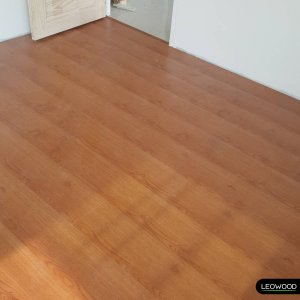 พื้นไม้ลามิเนตลีโอวูด หนา 8 มม. สี Natural Oak - รูปที่ 6