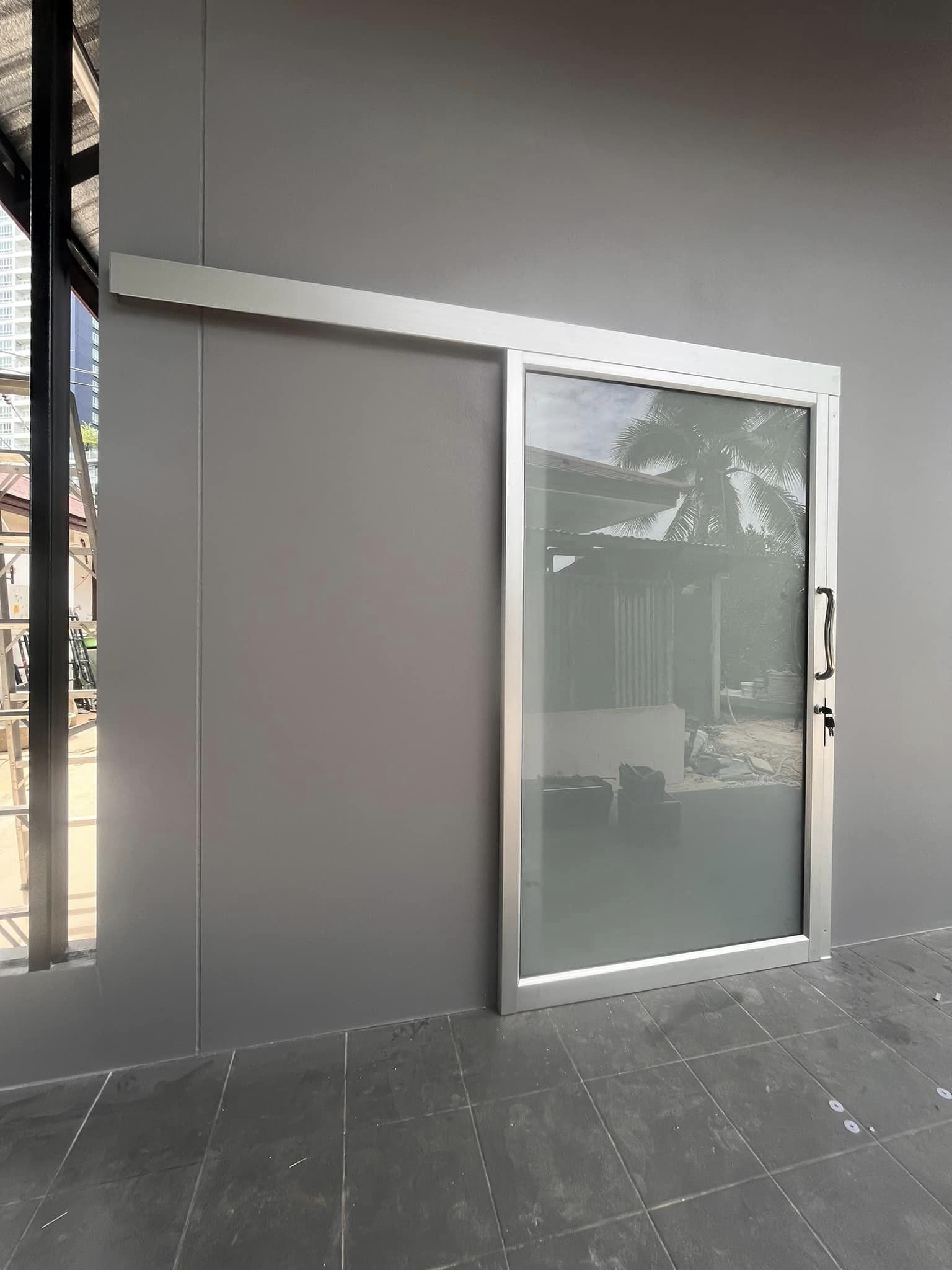 จำหน่ายและติดตั้งกระจก กระจกสั่งตัด กระจกกั้นห้อง กาะสมุย