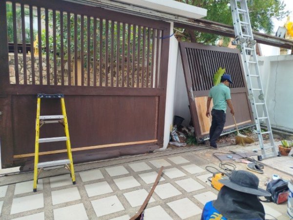 ซ่อมบำรุงประตูไม้และติดตั้งระบบมอเตอร์อัตโนมัติ CHK Structure & Service