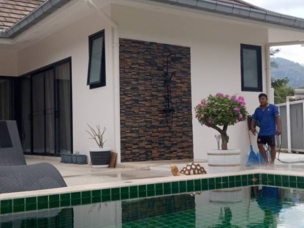 งานติดตั้งหินจิ๊กซอว์ตกแต่งผนังโซนอาบน้ำกลางแจ้ง (Outdoor Shower Stone Wall) - เกาะสมุย