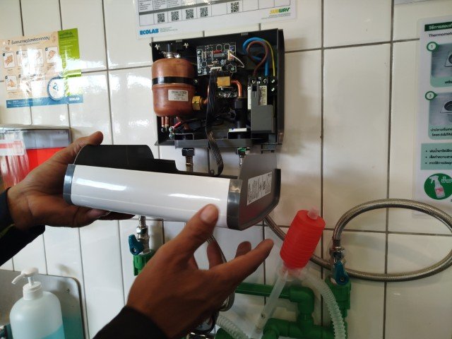 ตรวจเช็คและเปลี่ยนเครื่องทำน้ำอุ่น Central Samui