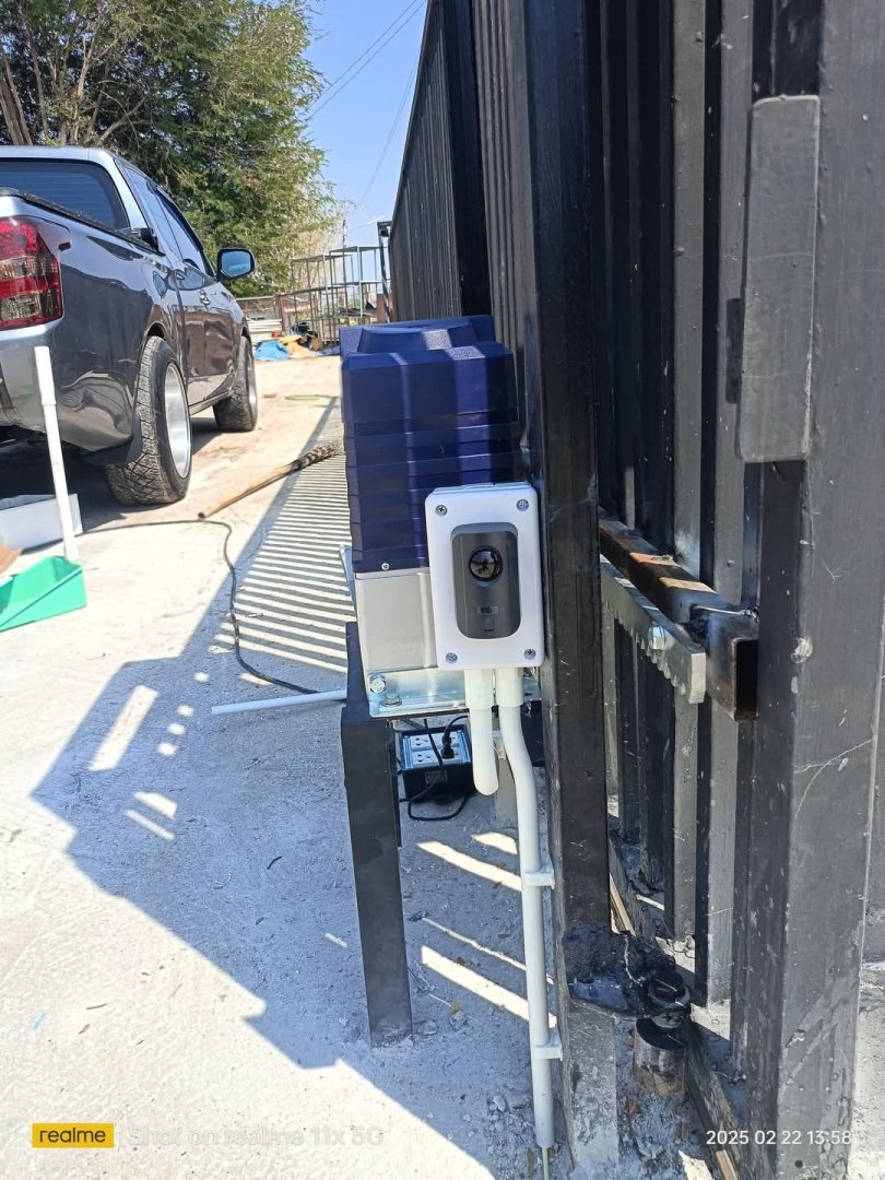 โครงการติดตั้งประตูรีโมทอัตโนมัติ (Sliding Gate Motor) คุณธนา บางเก่า เกาะสมุย