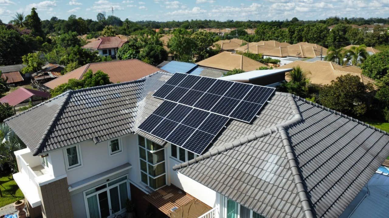 ติดตั้งระบบโซล่าเซลล์ออนกริด 5kW บ้านคุณดำรง, แม่น้ำ ซ. 5 เกาะสมุย